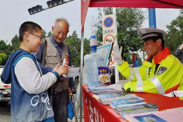 2016年,韩建军在支队《创新,我们在路上》主题演讲时讲到:"哪怕给一个