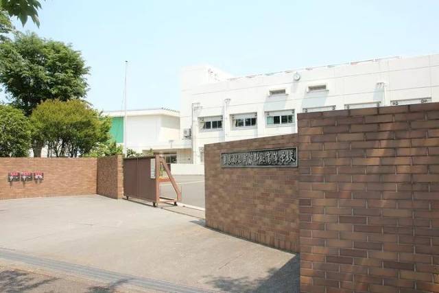 位于中国湖南省北部岳阳市代管的县级临湘市,全称「湘北高级中学」,现