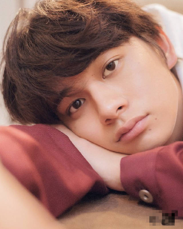 北村匠海登女性杂志 坦言自己是"痣"控