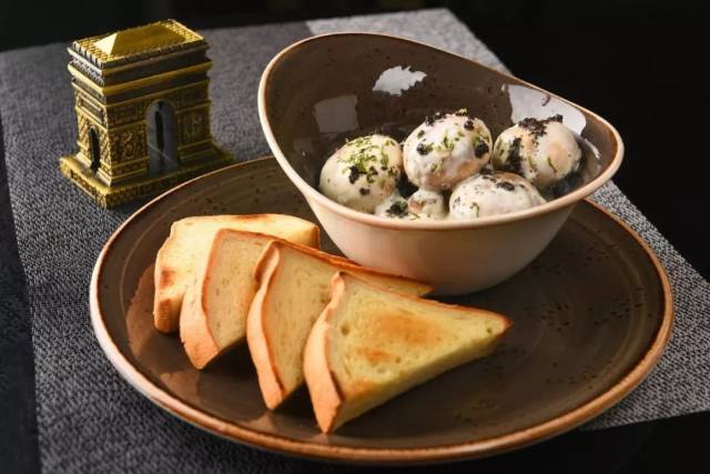 法式松露蘑菇配牛油软包