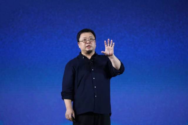 将让苹果疯狂抄袭的锤子发布会,带来最高价8