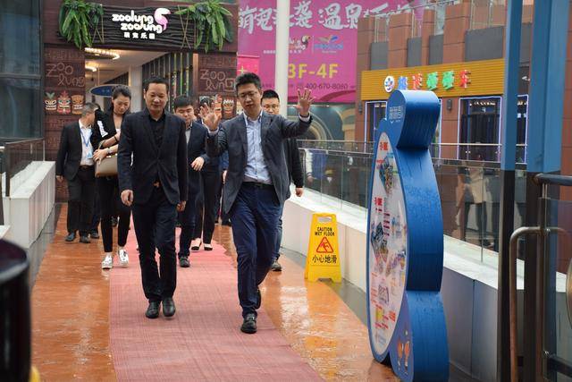 卓越置业集团执行总裁访问嘉兆国际集团益阳海洋城及甜甜湾乐园