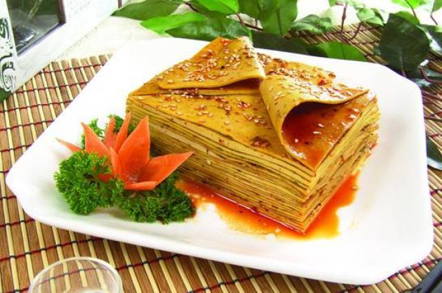 遂宁市射洪县的著名特产,牛肉的嫩,酥,脆适度,肉色红润,醇香化渣,回味