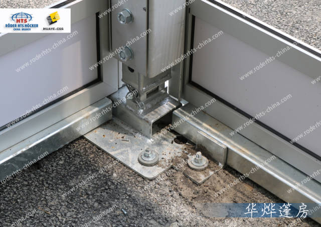 膨胀螺栓固定(适用于水泥地,混合泥土地)