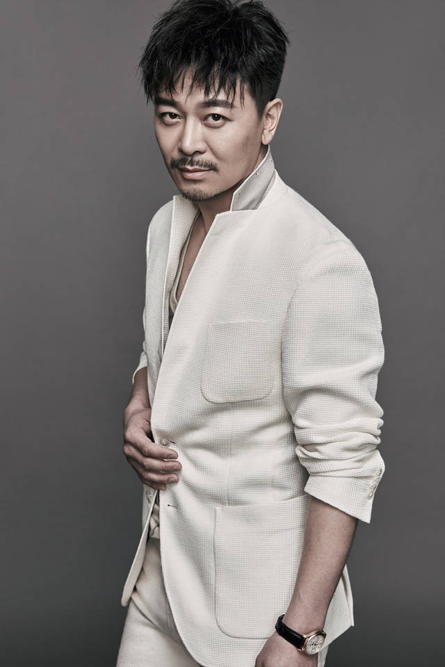 吴樾最新时尚写真 眼神深邃彰显淡然气质