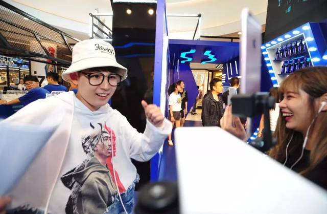 热血街舞团X-crew空降天津大悦城!快闪来袭,燃