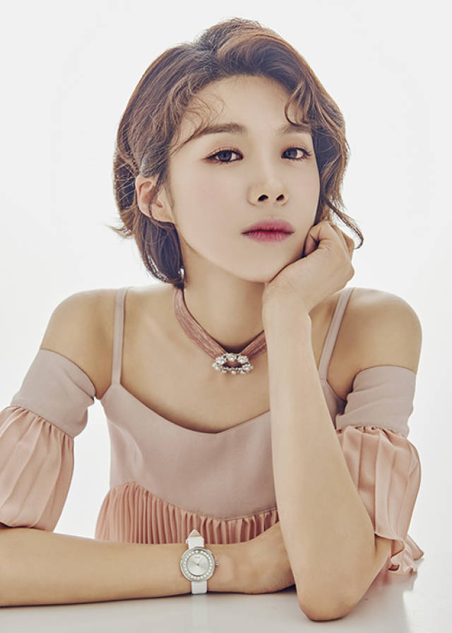 张度妍携手bnt拍写真 百变风格演绎不同魅力