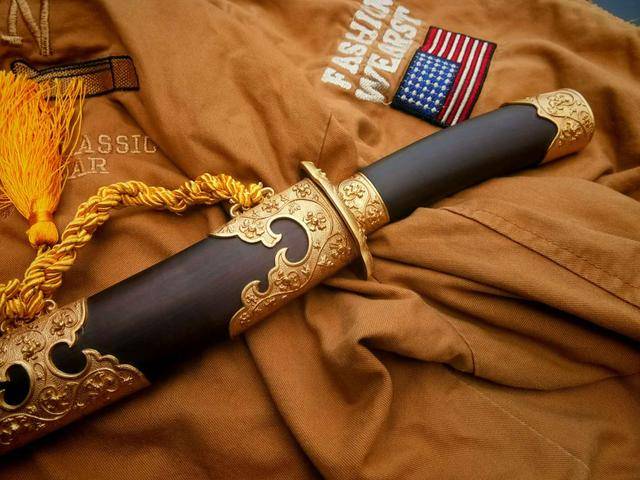 从柳叶刀现有的清代腰刀柳叶刀牛尾刀,看出浓厚的辽金遗风,以及入关