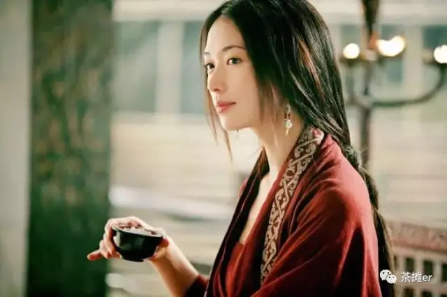 穿一身这样的汉服喝茶,回头率大概200%吧