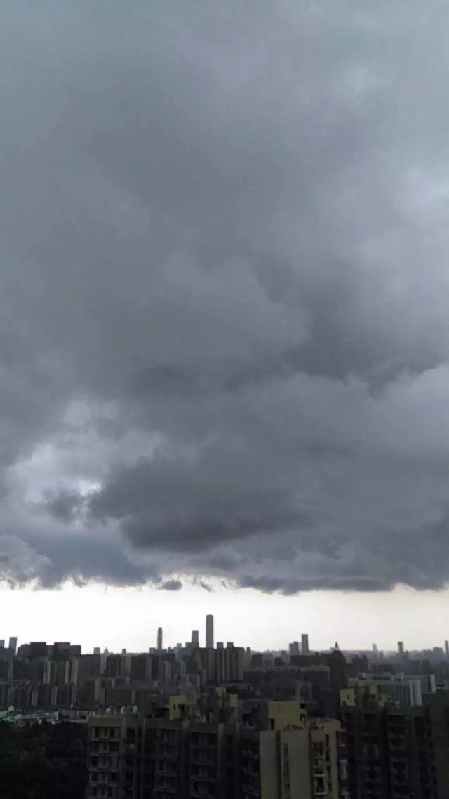 天气 惊天炸雷!暴雨 雷电 七级大风,雷暴天气谨防遭雷劈!