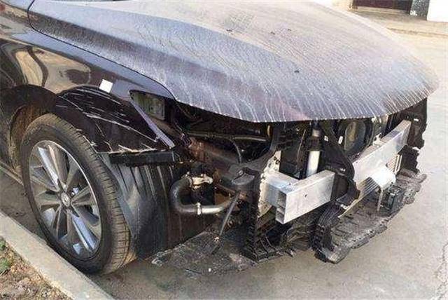 西安一辆10万长安睿骋cc出车祸,拆开车子那一刻,车主倍感欣慰!
