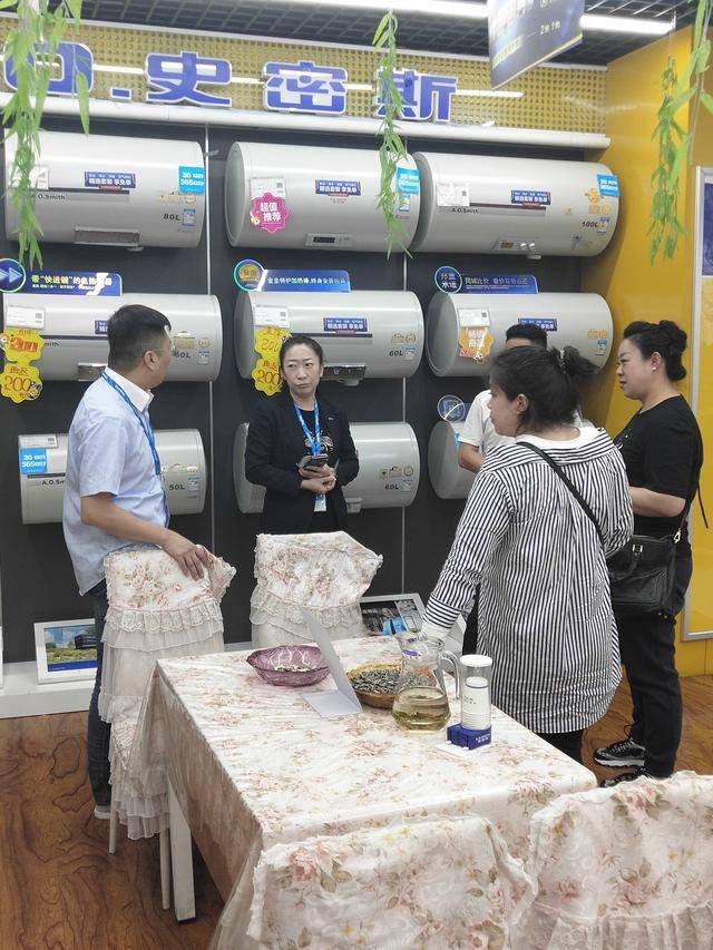 今天的幸运顾客是大姐王女士,购买需求是装修后的全套家电.