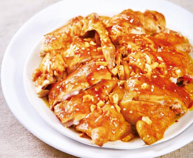 ② 调芝麻酱和花生酱时应分次加入鸡汤,并顺同一方向搅成稀糊状后再