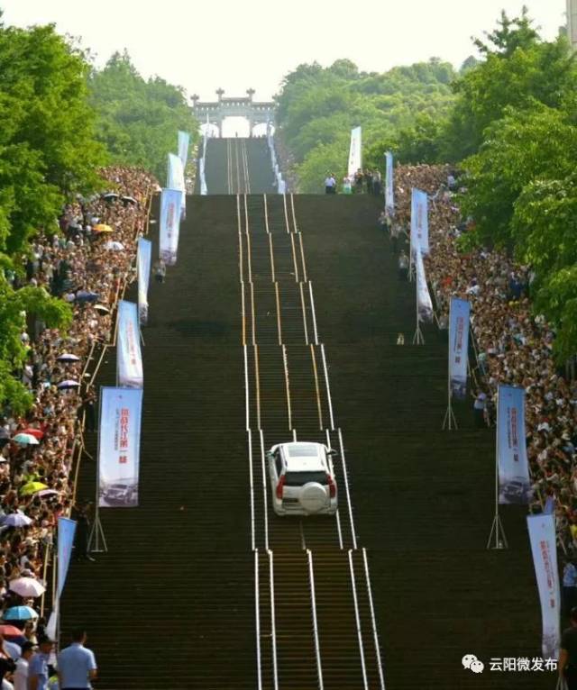 5月19日,挑战长江第一梯 哈弗h9云阳登云梯极限挑战举行,赛事吸引5万