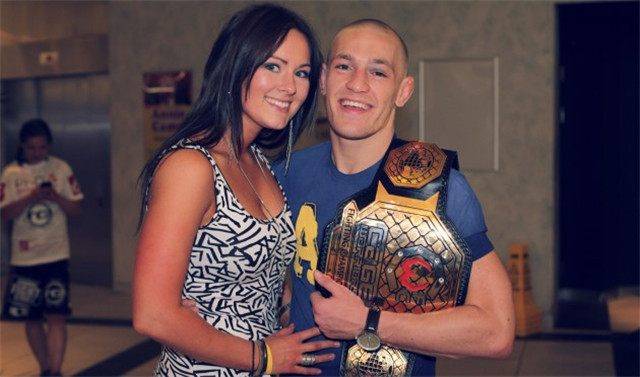 和格斗巨星嘴炮结婚是啥感受?妻子直言丈夫粗中带细,十分快乐!