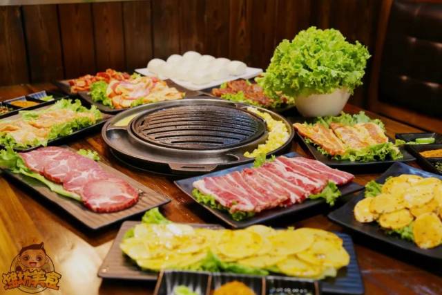 吃肉吃到爽!66.6元炭火烤肉套餐,梅花肉,五花肉,黑椒大片肉…吃到扶墙