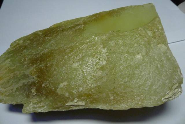 昆仑玉中的黄口料(产格尔木小灶火地区的西沟)