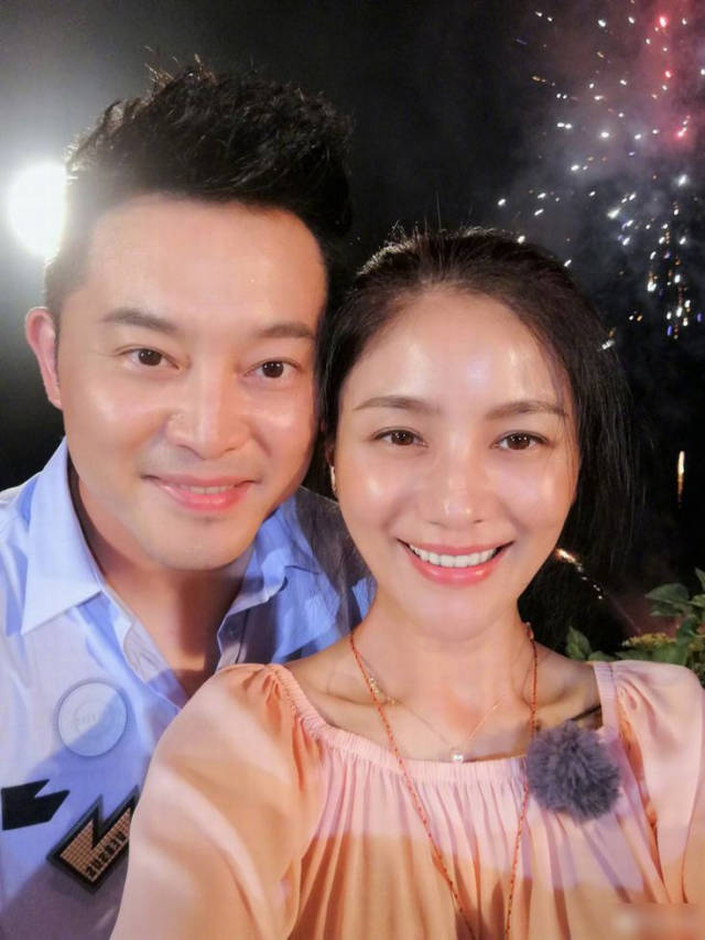 沙溢520微博曬與老婆甜蜜合照兩人恩愛如初幸福度十足