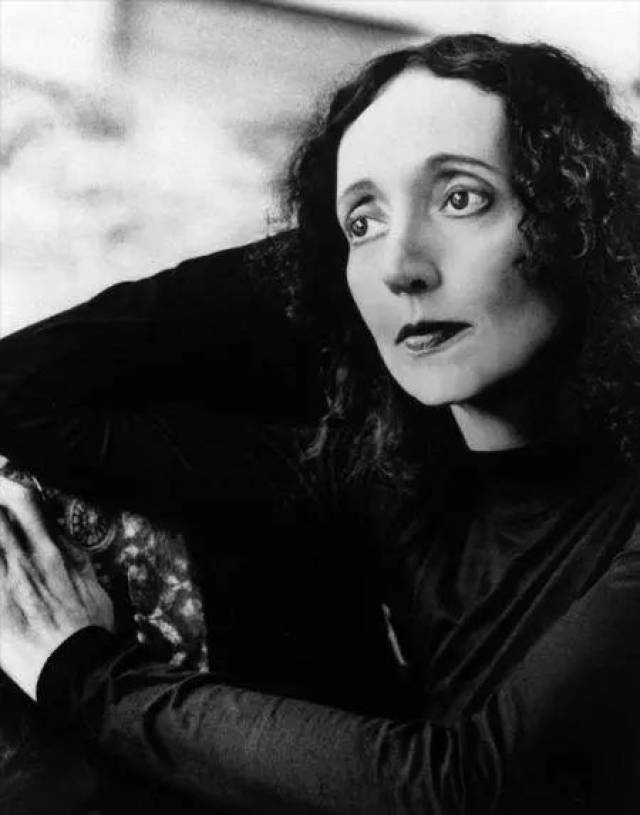 v783收听雷蒙德·卡佛的一点采访录音.