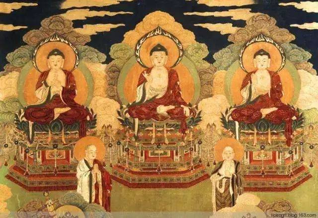 竖三世佛是根据时间划分,居中的是现在佛释迦牟尼,释迦右手是过去佛