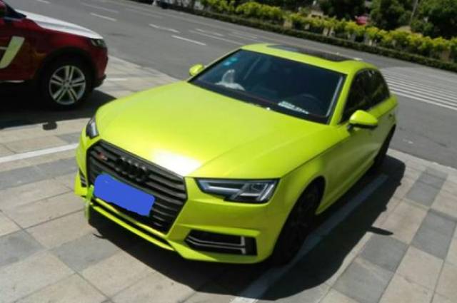 小伙花32万元买一辆全新奥迪a4l,贴上车膜后直呼比奔驰还抢眼_手机