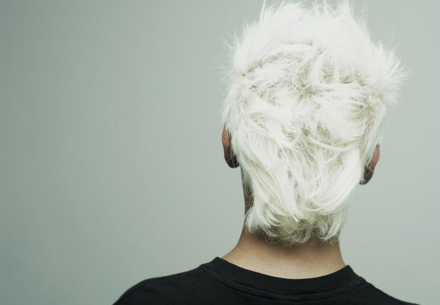 少年白头发是什么原因白发怎么治以下4条可对症自我治疗