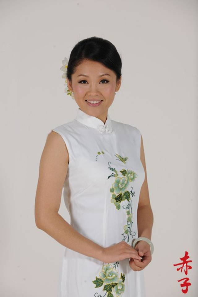 才兼文雅誉艺界 博施济众暖人心——访北京军区战友文工团青年歌唱家