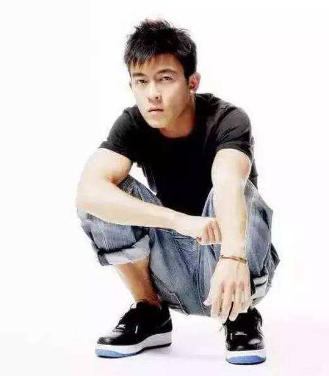 如何看待"陈冠希穿什么流行什么,余文乐流行什么穿什么"?