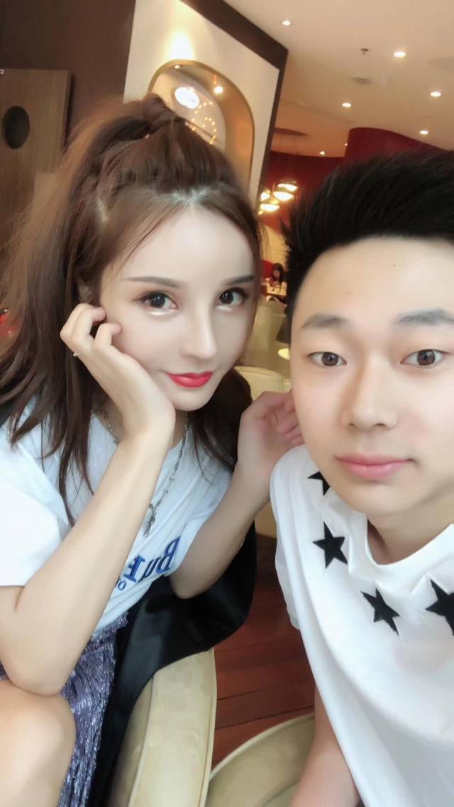 【花边】斯诺克天才少年吕昊天偏爱网红脸,爱情事业双丰收!