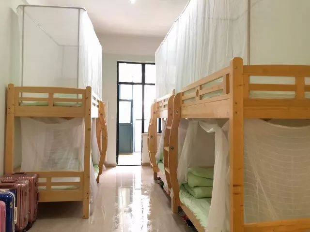 贵阳12所民办学校宿舍大pk!原来你家娃的寝室长这样~_手机搜狐网
