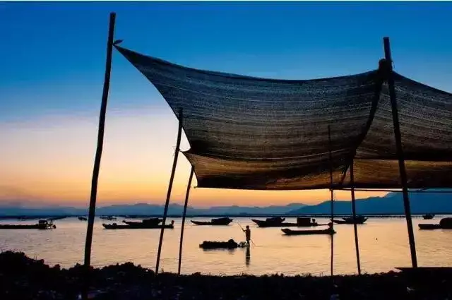 广东网红酒店!一个飞翔在海上的高科技城堡