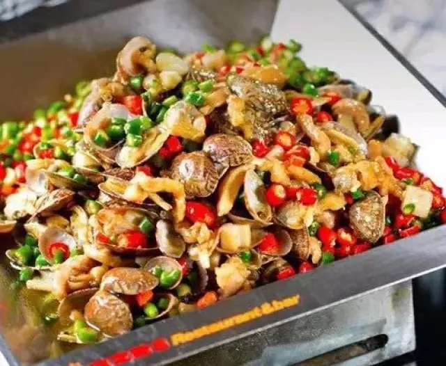 41-43号中环时代广场2楼  地址7:新世界百货3楼 ◆ 三之首 干锅花甲鸡