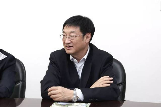 市旅发委主任李景平,副主任张峰,刘常红出席说明会,并向媒体记者介绍