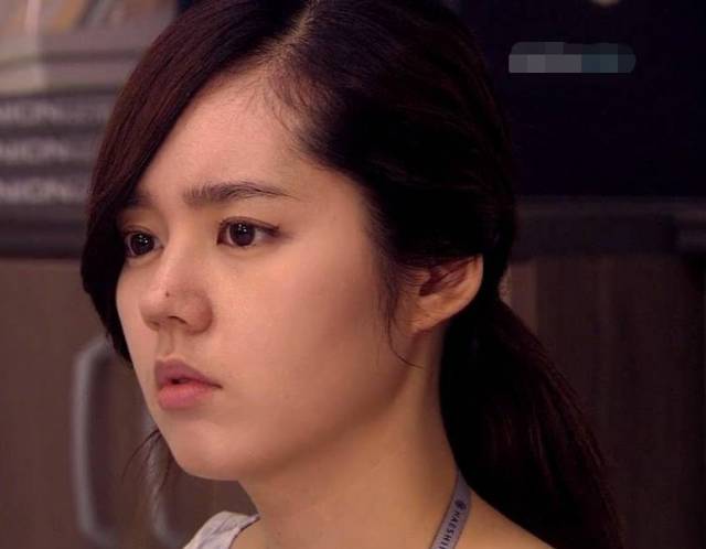 她是最好认的韩剧女王,鼻子上那颗痣特好看,今36岁辣妈容颜不老