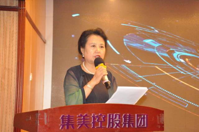 现场与会嘉宾有集美控股集团总裁刘志萍,执行总裁 赵婧 ,京东居家生活