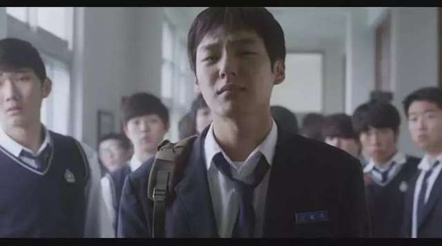 腐剧推荐,韩国校园暴力下的边缘人物《夜间飞