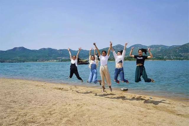 在航空俱樂部和雪野垂釣公園,採風團分別體驗了遊船,皮划艇等運動休閒