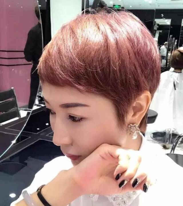 发型酷似洋葱,立体饱满的洋葱头短发你爱吗?