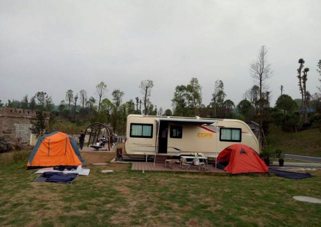 地點:璧山秀湖露營公園 交通:輕軌1號線大學城站下車,轉901坐到璧澆