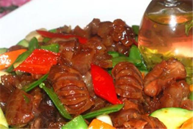 娄底名吃--干锅菊花牛鞭