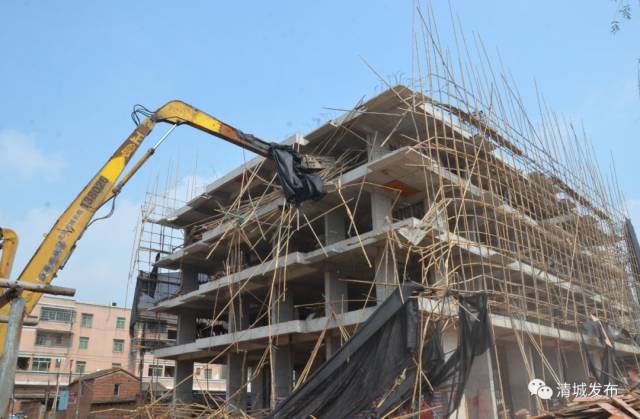 清远"最牛违建"被拆,占地400平方米,总违建面积达1600平方米!