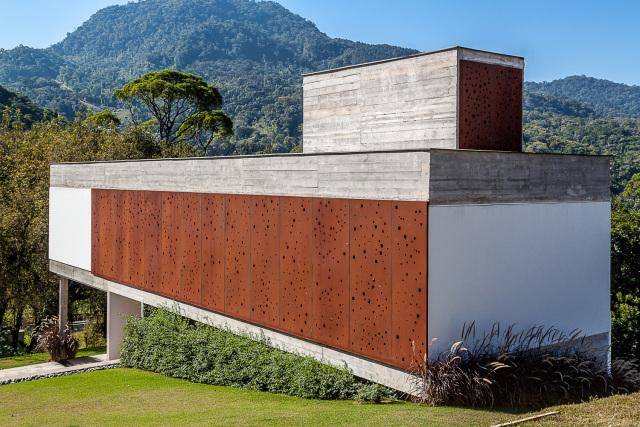 斜坡上的现代别墅,光影艺术在这展现的淋漓尽致