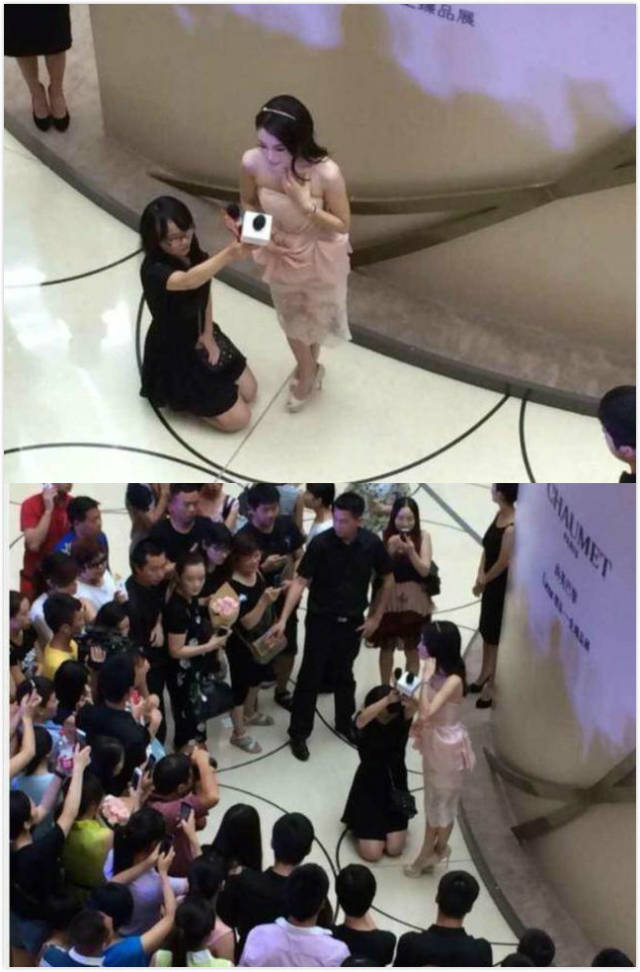 温碧霞参加活动面露凶相,助理跪着为其打伞,网友:滚出娱乐圈