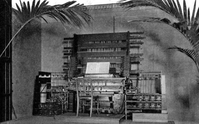 由thaddeus cahill发明的telharmonium