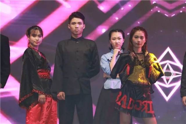 歌伴舞《请不要叫我女孩》 表演:中国人民解放军96727部队