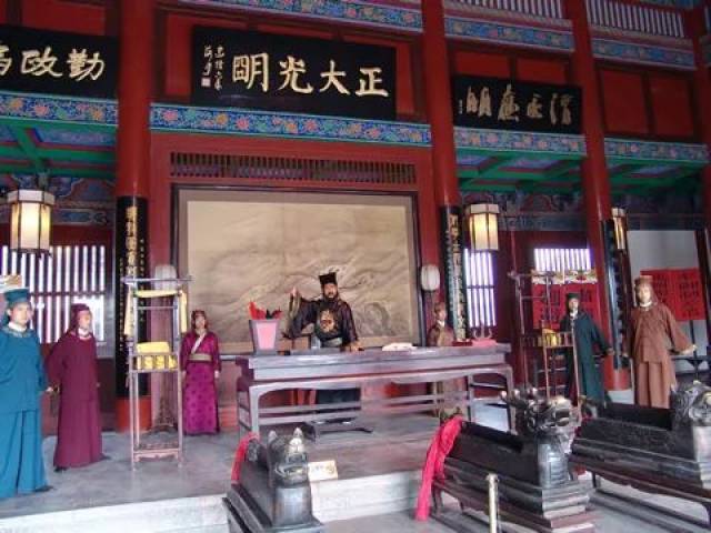 zui具名气的旅游地——开封府