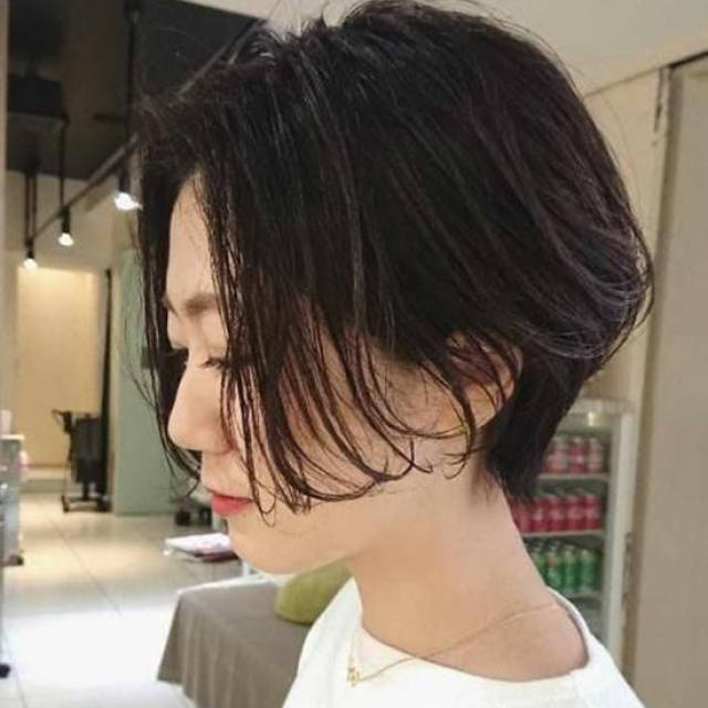 剪个清爽又耐看的露下巴短发吧~露出下巴来的波波头短发既清爽又显瘦