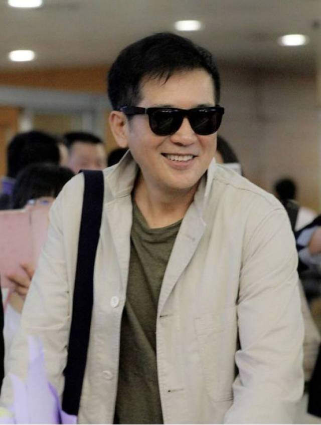 看了72岁秦汉才懂啥叫帅了一辈子,网友:刮掉胡子就是叔控对象_手机