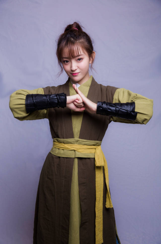 除了常驻嘉宾唐禹哲,黄宥明和周艺轩外,还有神秘小花罗予彤豪气加盟