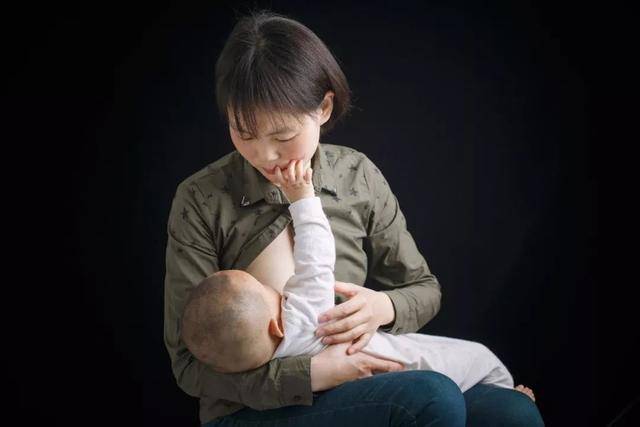 荆门首届|"最美瞬间"哺乳艺术照拍摄圆满结束